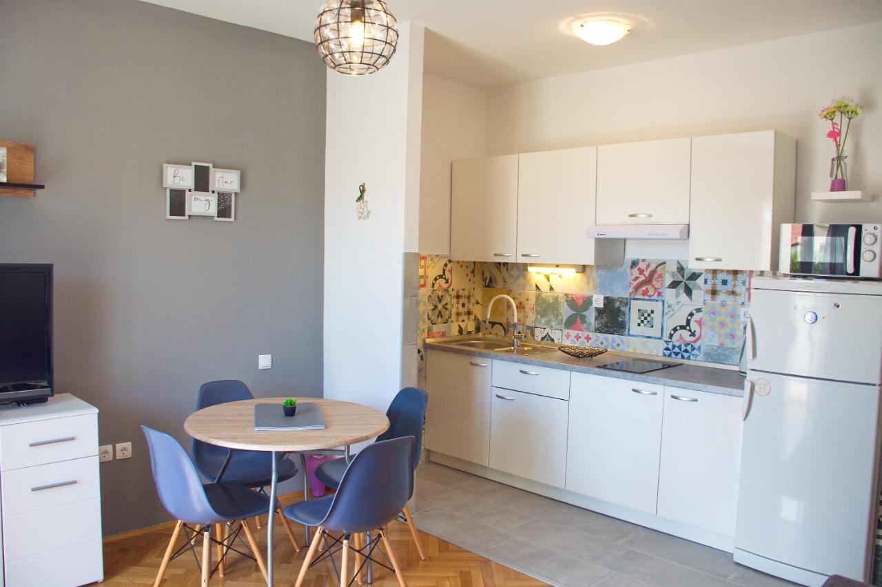 Apartments Mike Новаля Екстер'єр фото