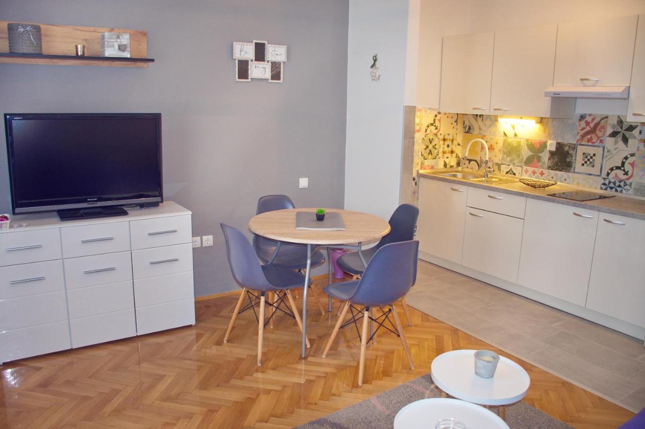 Apartments Mike Новаля Екстер'єр фото